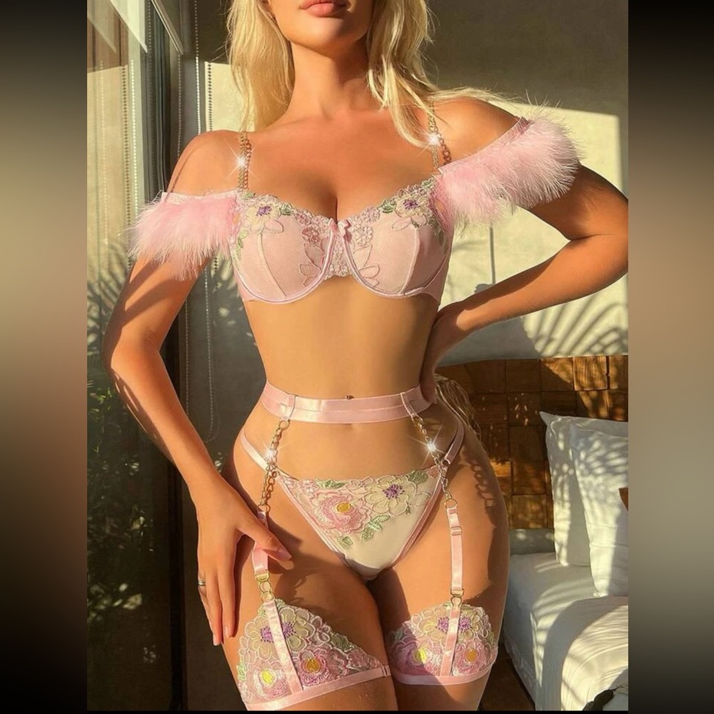 So Cute Lingerie Set.  Size M.  NEW.